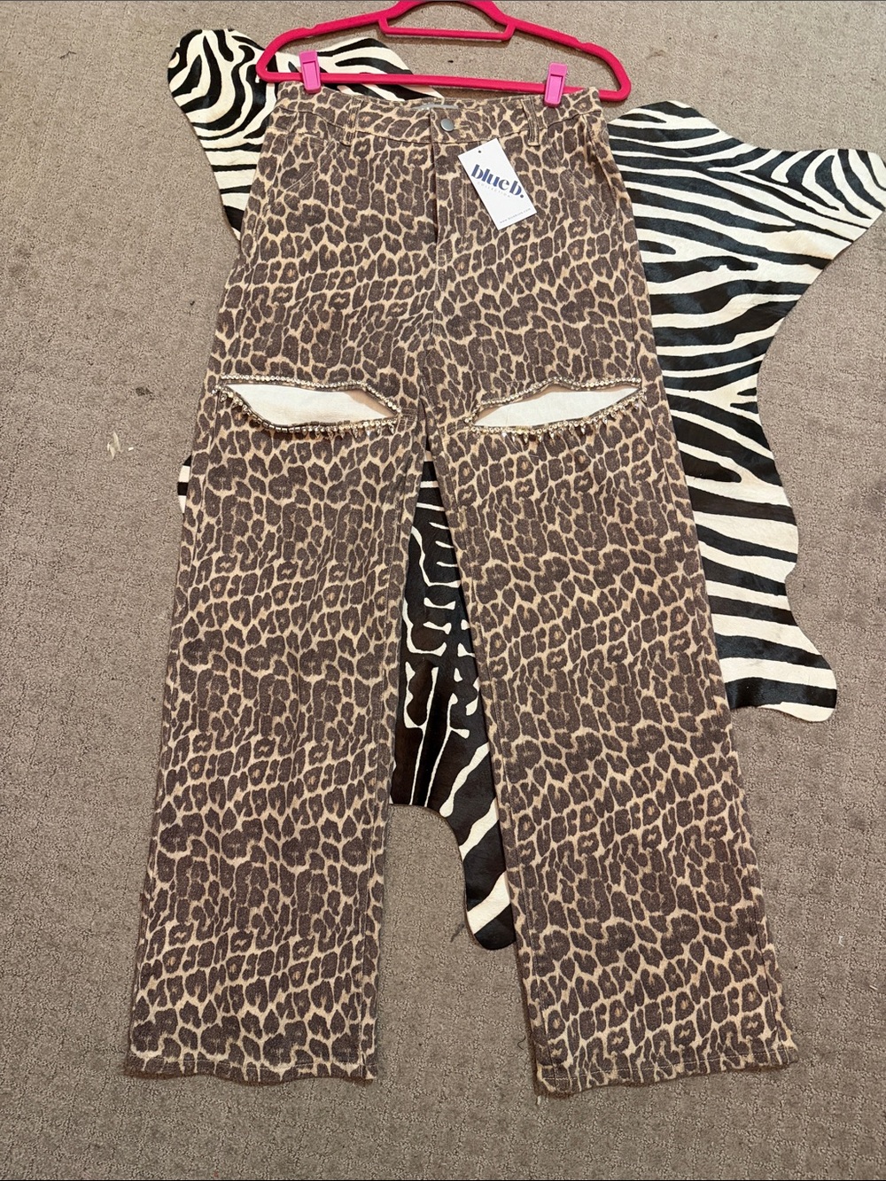Cut out leopard jeans